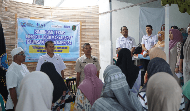 Bimbingan Teknis Lifeskill bagi Masyarakat Kawasan Rawan Narkoba di Rumah Produksi Poklahsar Cakalang Mas Kelurahan Surutanga Kecamatan Wara Timur Kota Palopo. Rabu, 18 JUNI 2025.