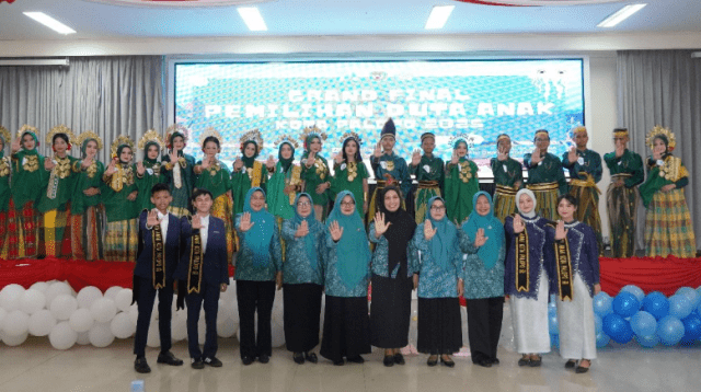 Grand Final Pemilihan Duta Anak Kota Palopo Tahun 2025 resmi dibuka oleh Sekretaris Daerah Kota Palopo, Ilham Hamid, S.E., M.Si., yang mewakili Pj. Wali Kota Palopo. Kegiatan ini berlangsung meriah dan penuh semangat di Ruang Ratona, Kantor Wali Kota Palopo, Sabtu (31/5/2025).