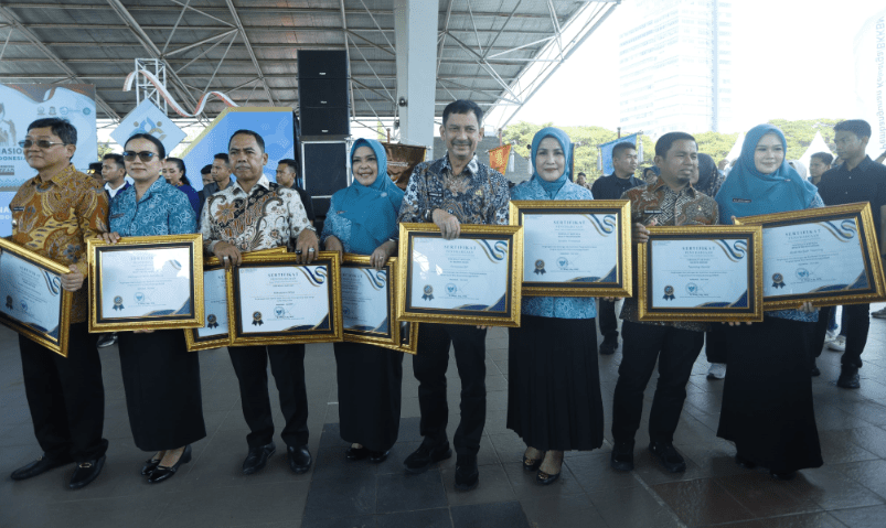 Pj Wali Kota Hingga Pj Ketua TP-PKK Palopo Terima Penghargaan Harganas ke-32