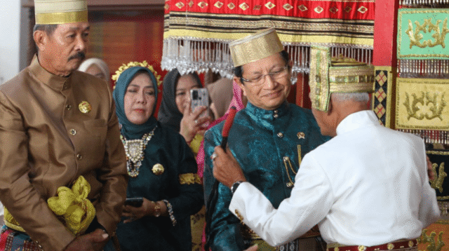 Menteri Agama RI Dianugerahi Gelar Adat Kedatuan Luwu-min