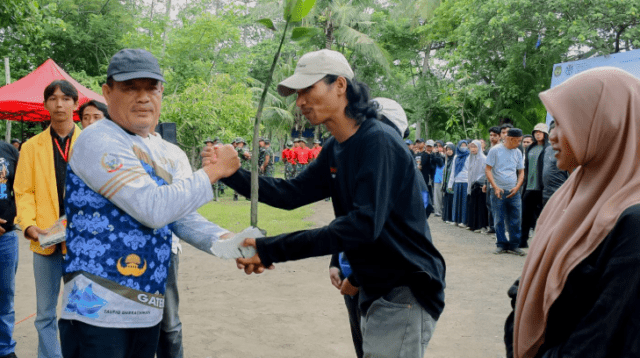 Pemerintah Kota Palopo menggelar Apel Siaga dan Kerja Bakti Massal dalam rangka memperingati Hari Lingkungan Hidup Sedunia Tahun 2026, yang dipusatkan di Pantai Labombo, Jumat (5/6/2026).