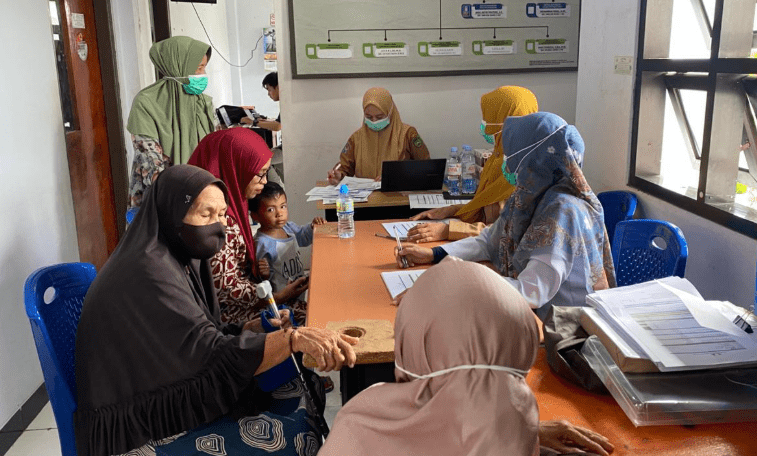 Pemerintah Kota Palopo melalui Dinas Kesehatan bekerja sama dengan Puskesmas Benteng dan seluruh kelurahan di Kecamatan Wara Timur menggelar kegiatan Active Case Finding (ACF) Tuberkulosis, yang dipusatkan di Kantor Camat Wara Timur, Selasa (2/6/2026).